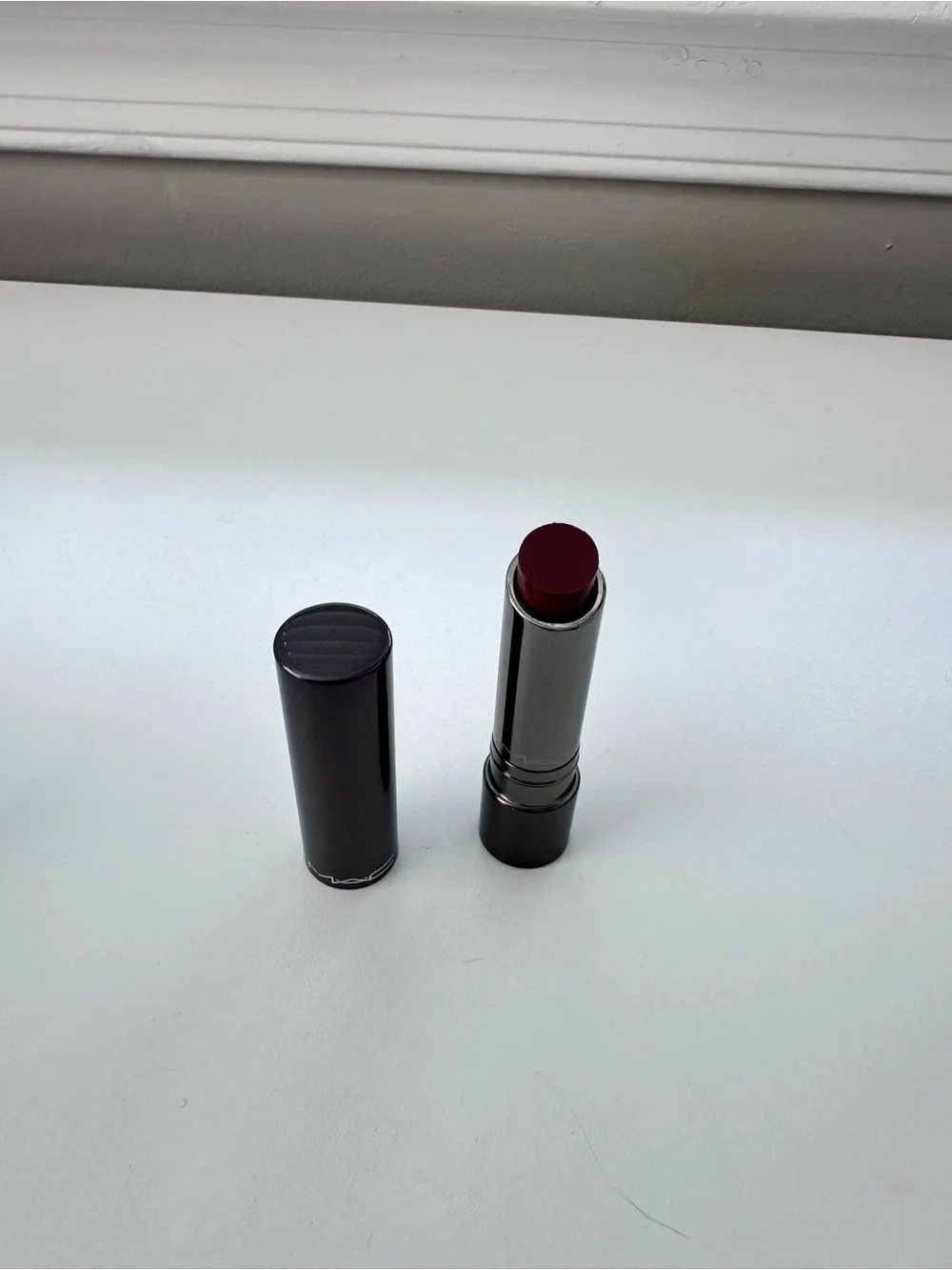 NEW IN BOX MAC  RICH MARRON Lipstick Huggable Lipcolour rare